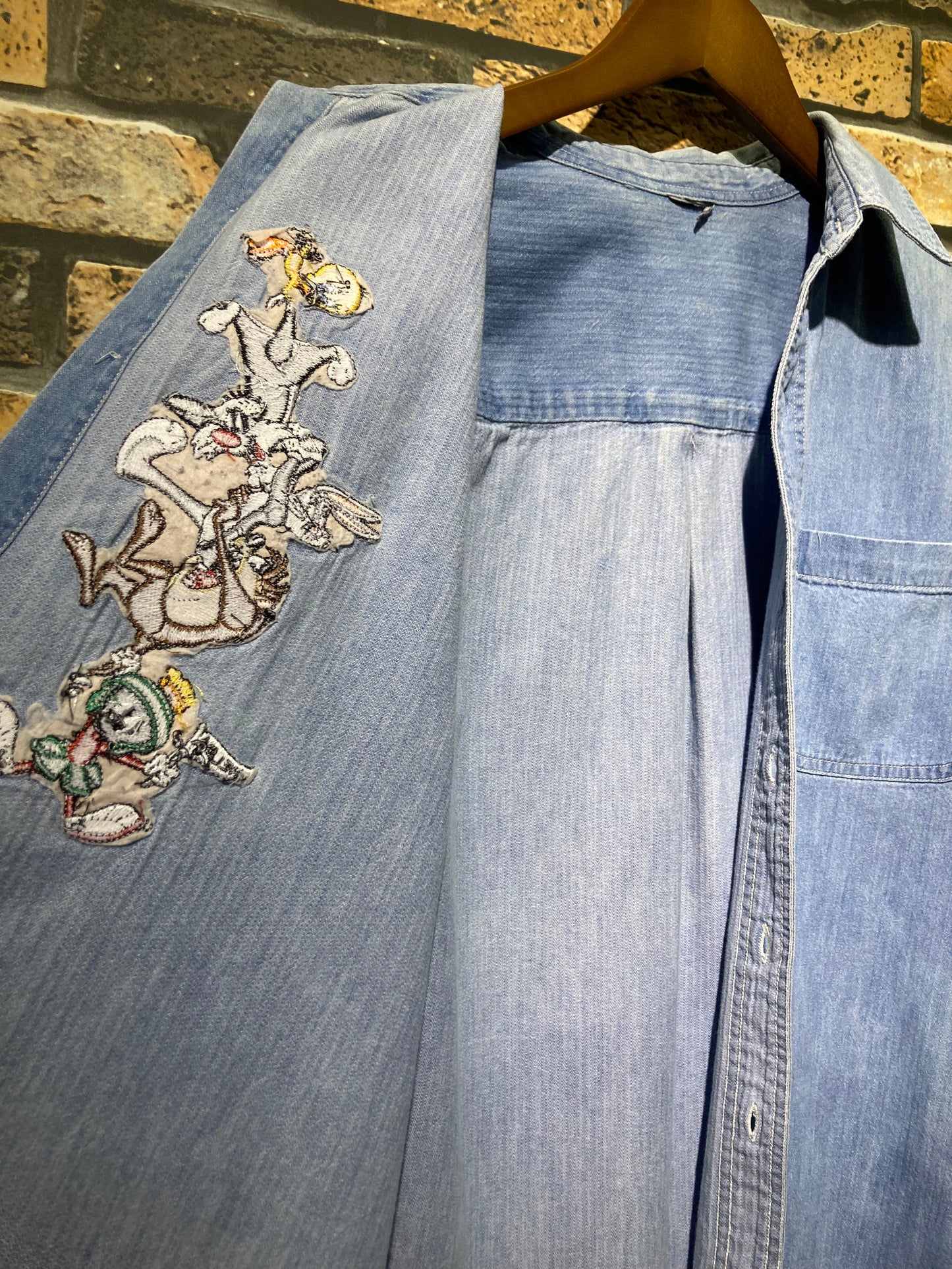 LOONEY TUNES denim shirt 90's~