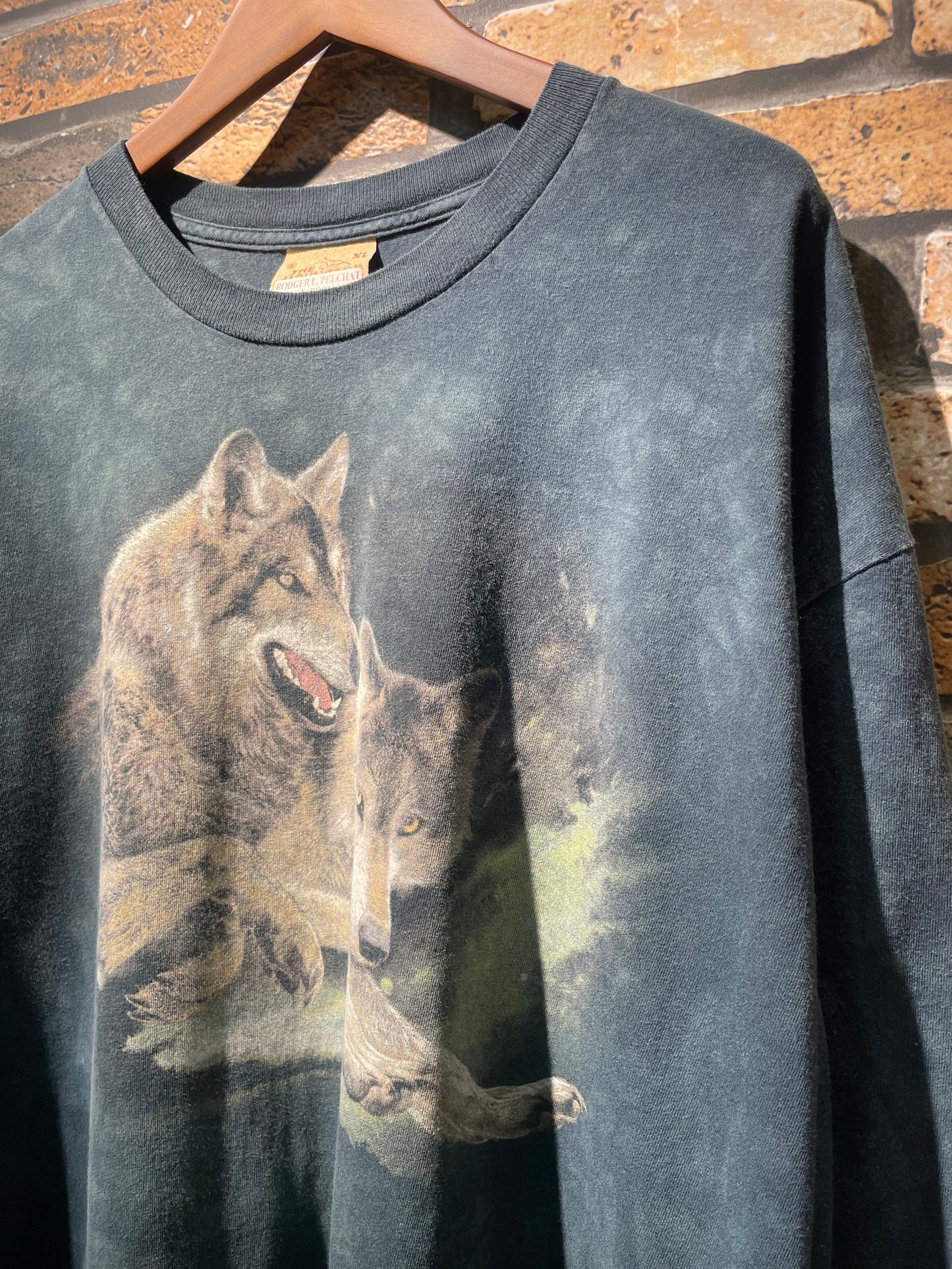 THE MOUNTAIN long sleeve−T wolf print