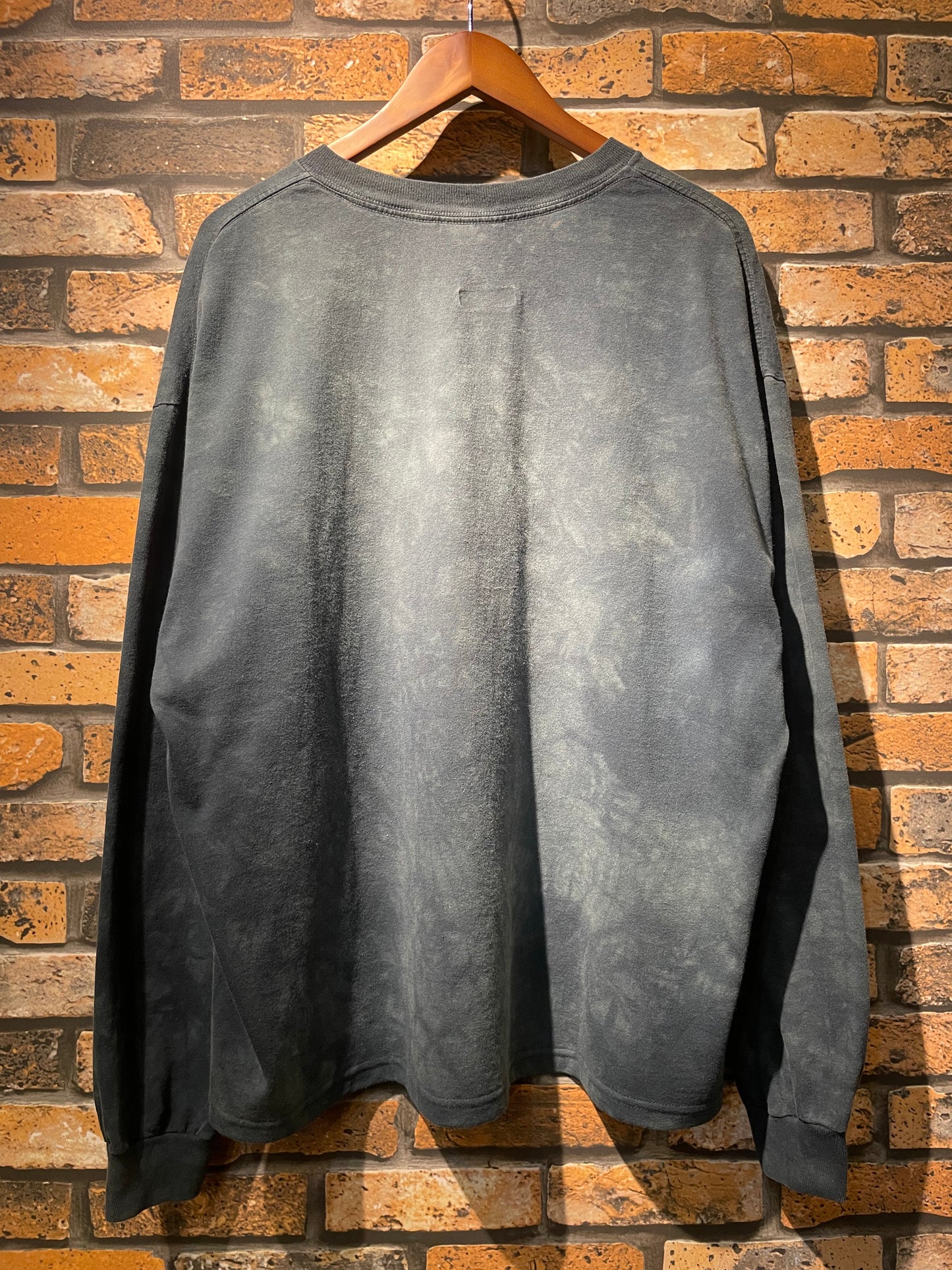 THE MOUNTAIN long sleeve−T wolf print
