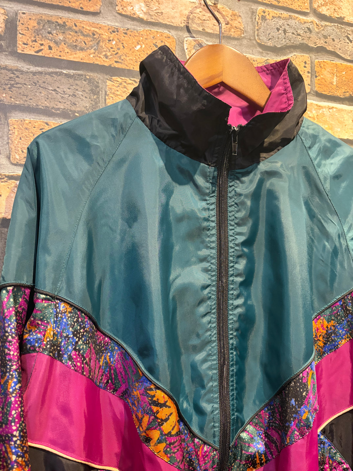 center aisle PLUS polyester jacket