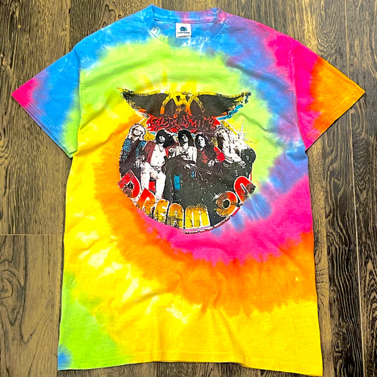 "AEROSMITH" tie dye print−T M表記