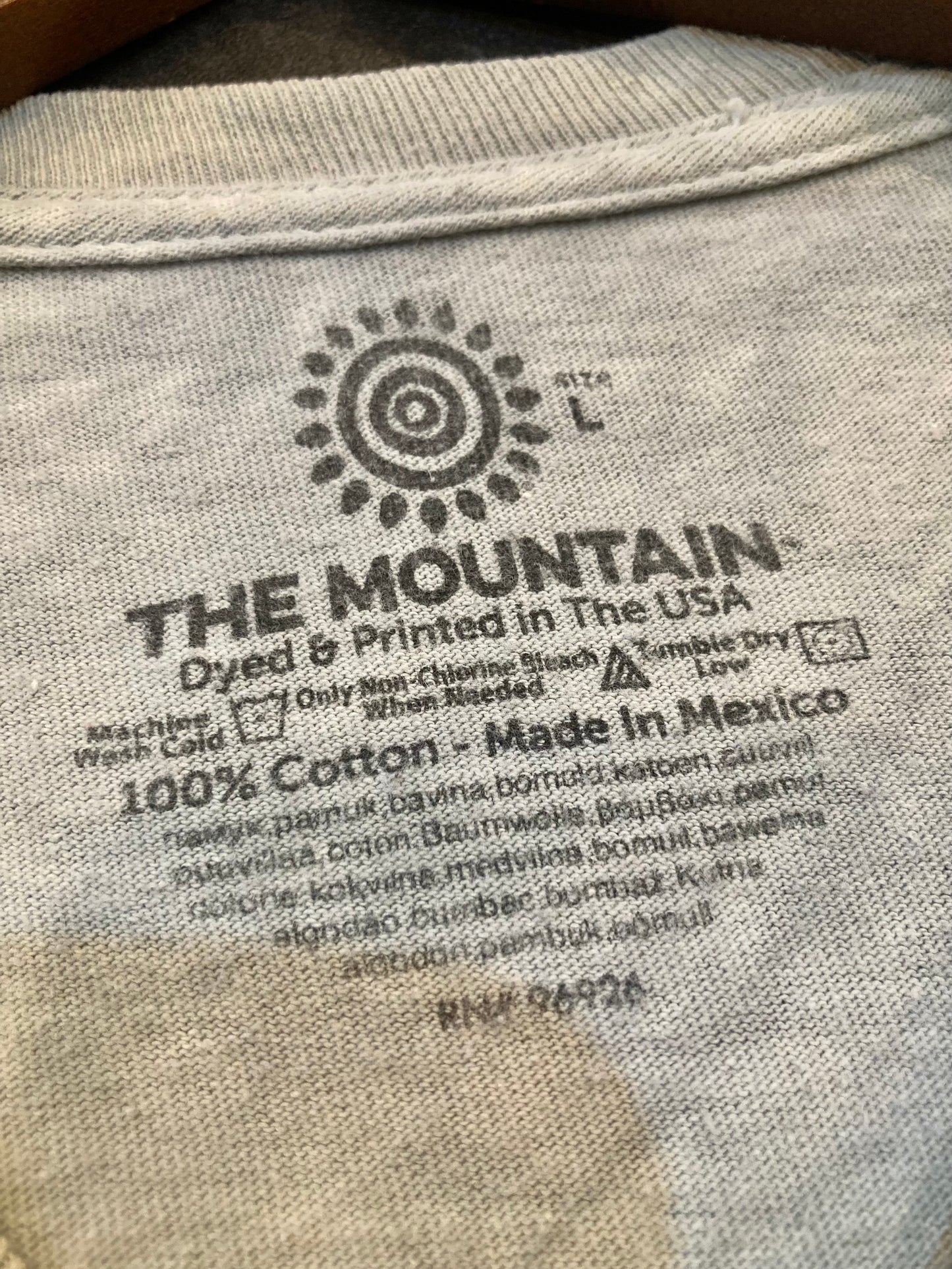 THE MOUNTAIN animal(wolf) T-shirt